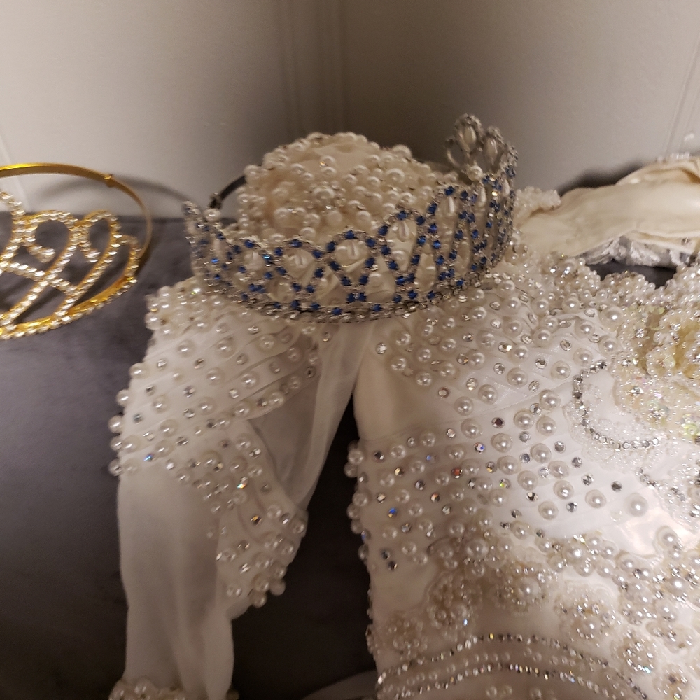 Pageant dress - Picture 2 of 2